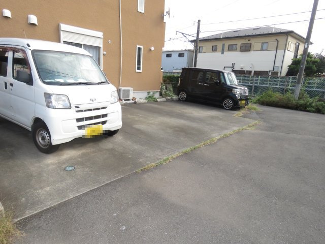 パストラルコートの駐車場