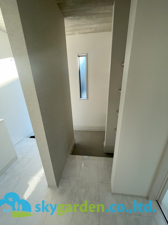 藤沢市辻堂太平台　新築戸建　全3棟3号棟の玄関