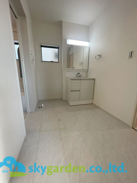 藤沢市辻堂太平台　新築戸建　全3棟3号棟の独立洗面台