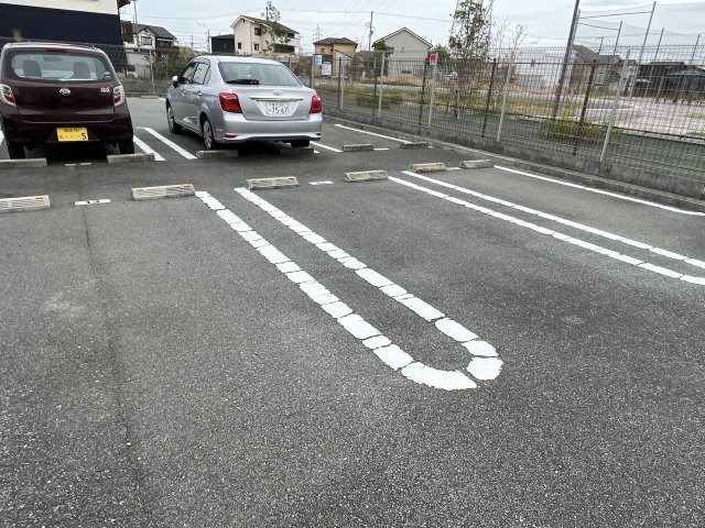 シェルメゾンの駐車場