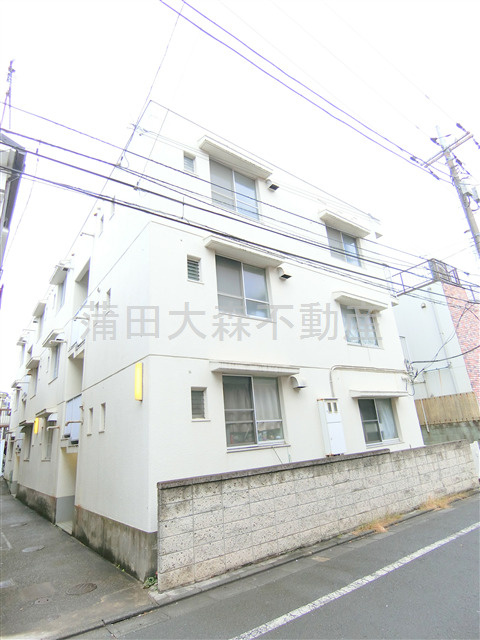 コウワマンションの外観|1980年12月築　RC鉄筋コンクリート造地上3階建て総戸数12戸
東京都大田区仲六郷4丁目　京浜急行本線六郷土手駅近最寄り徒歩4分
