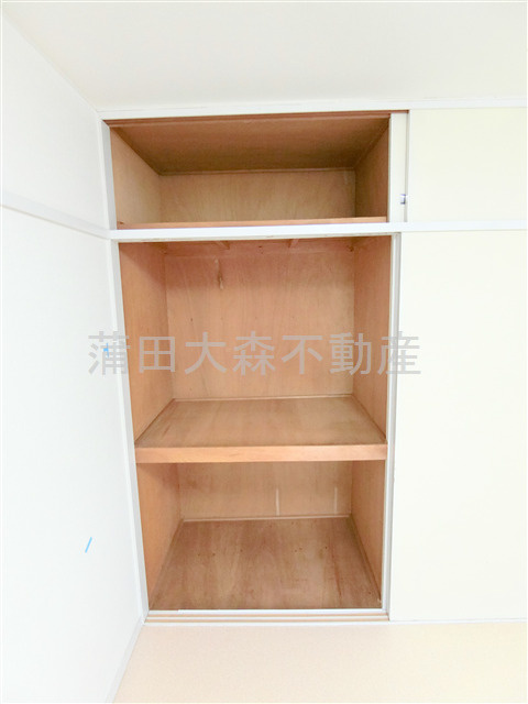 コウワマンションの設備|洋室の収納　