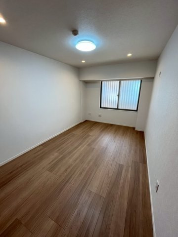 シンフォニアガーデン福井の洋室