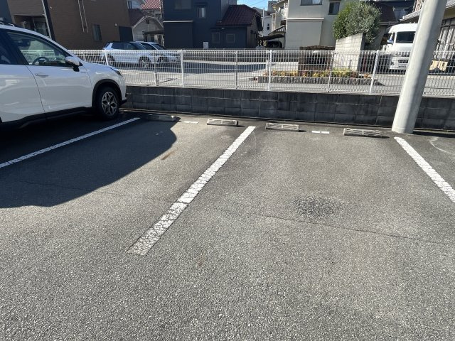 メゾン　ウイングの駐車場