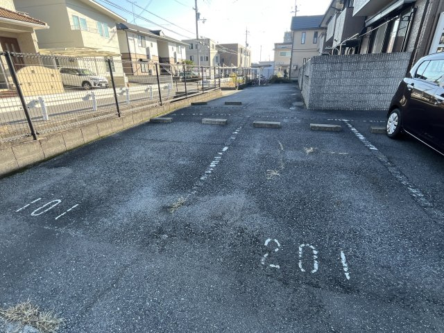 メゾン・ド・クールの駐車場