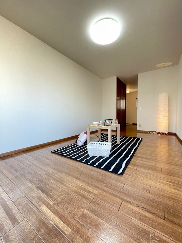 ハイツ中原通の居間・リビング