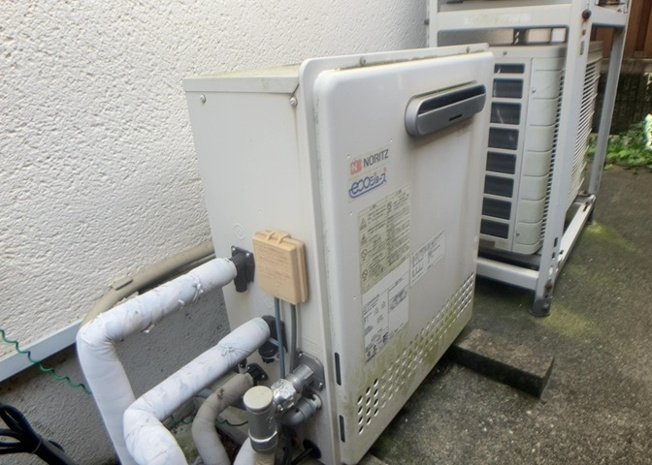 【発電・温水設備】 | 省エネ給湯器とは従来型の給湯器より熱効率が高く、少ない燃料でたくさんのお湯を沸かすことが出来る高効率な給湯器のことを指します。また、省エネ給湯器には種類があり、利便性や効果なども様々です。