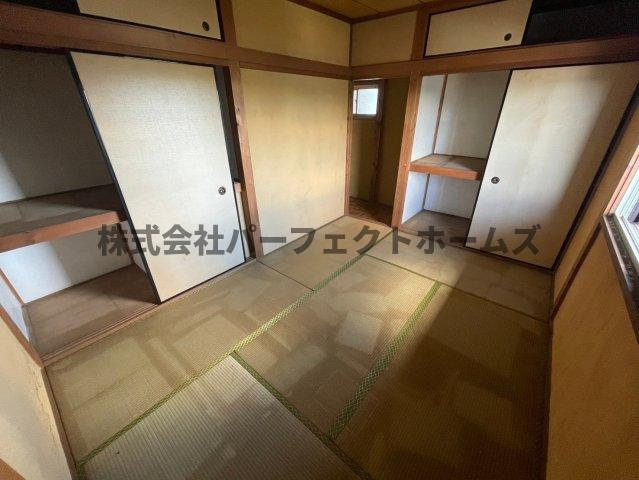 星丘2丁目戸建　賃貸の和室|畳の上でゆっくりとくつろげる和室です