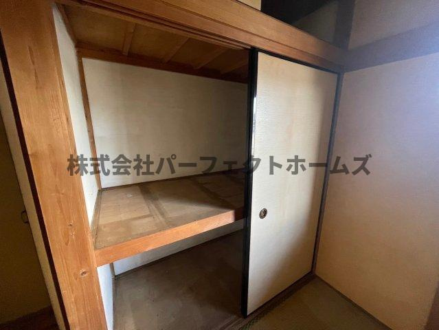 星丘2丁目戸建　賃貸の収納|便利な収納スペースです