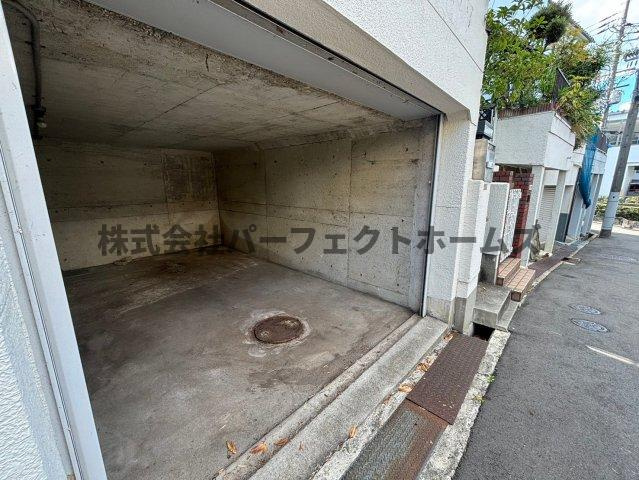 星丘2丁目戸建　賃貸の駐車場|カースペースがあります