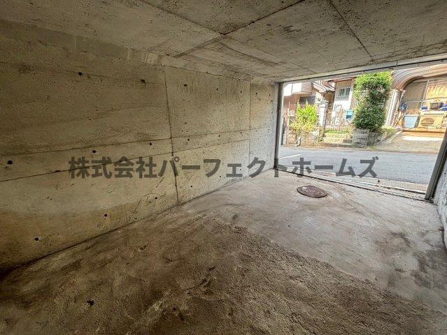 星丘2丁目戸建　賃貸の駐車場|駐車場があるので、車を買う予定の方も安心です