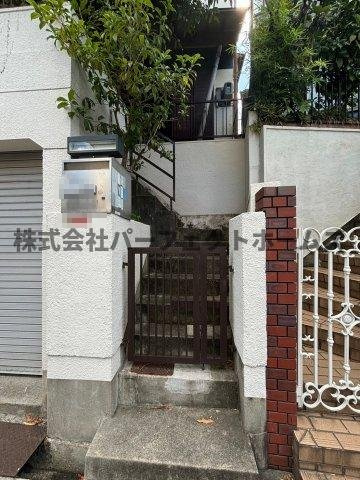 星丘2丁目戸建　賃貸のエントランス|毎日通るエントランスはこのようになっています