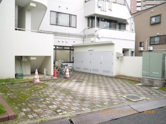 【駐車場】