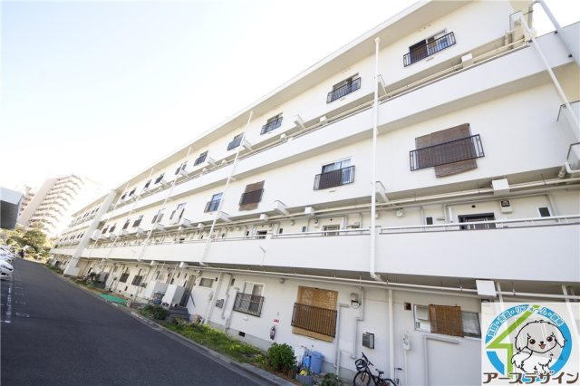 松が丘住宅12号棟の外観