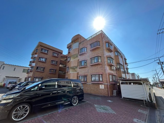 西尾市寄住町佃の賃貸マンションの外観