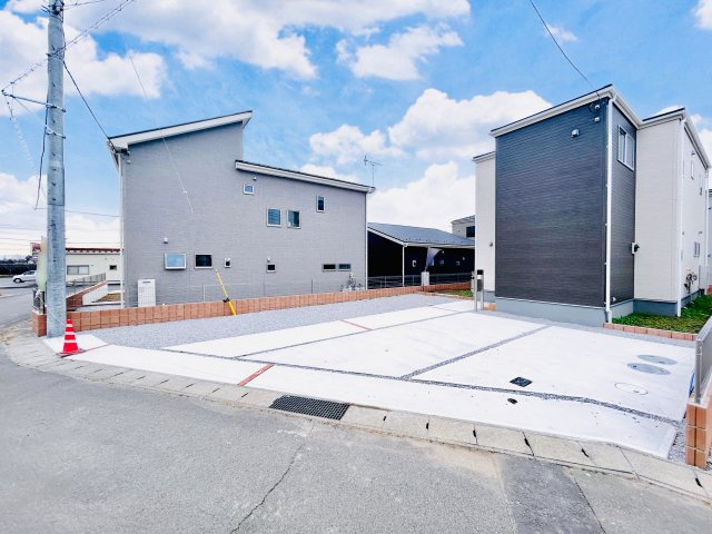 前橋樋越の前面道路含む現地写真|駐車スペース2台可♪