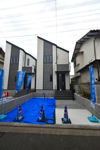 三鷹市新川４丁目の前面道路含む現地写真