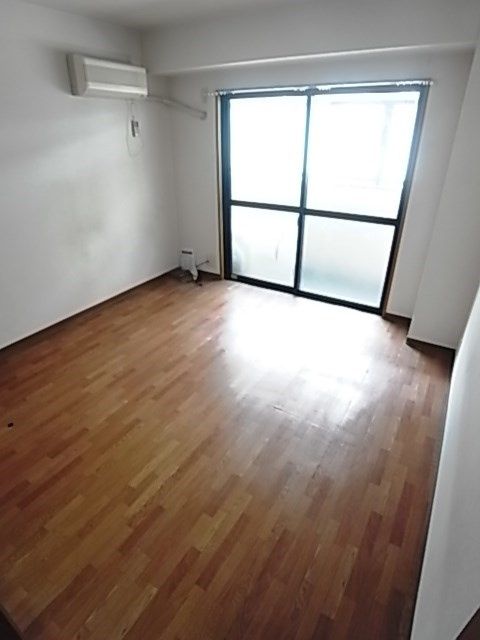 マックス甲東園の居間・リビング