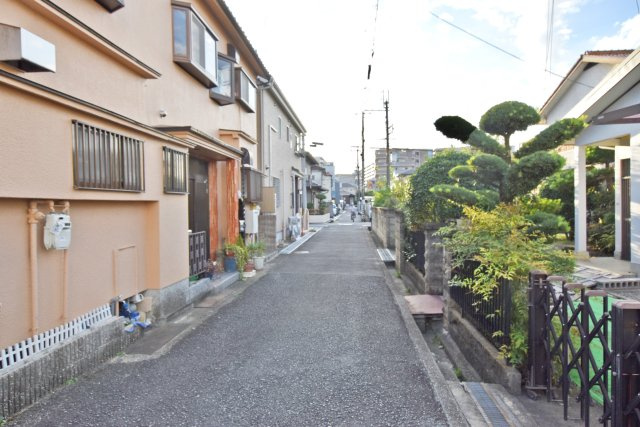 伊丹市行基町2丁目建築条件付売土地の前面道路含む現地写真|現地（2024年10月）撮影