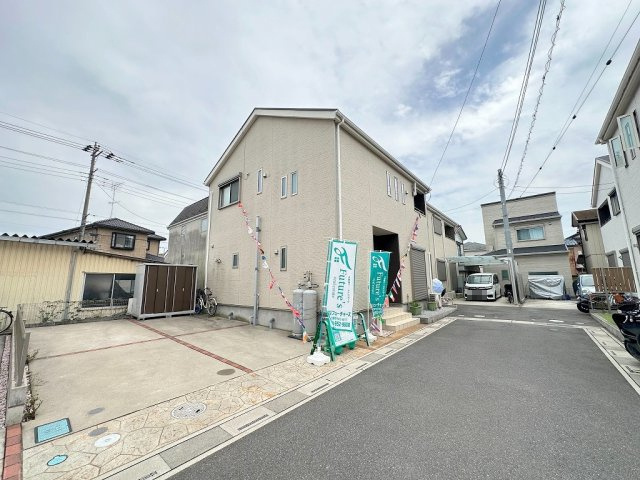 三郷市彦倉1丁目　中古戸建の前面道路含む現地写真|前面道路含む現地写真です。