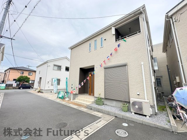 三郷市彦倉1丁目　中古戸建の前面道路含む現地写真|前面道路含む現地写真です。