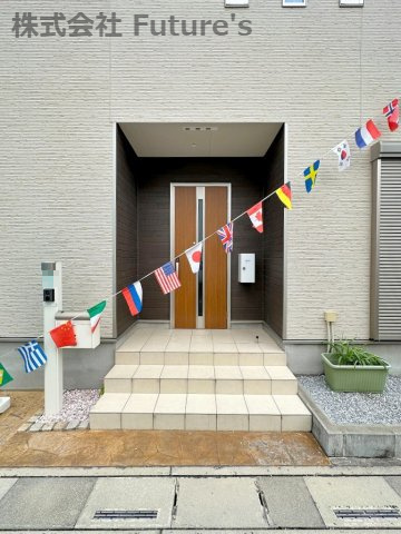 三郷市彦倉1丁目　中古戸建のエントランス|玄関アプローチ