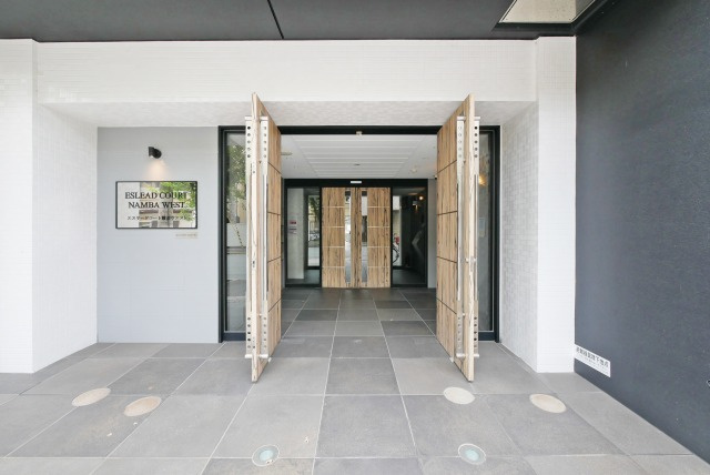 大阪市浪速区桜川４丁目の賃貸マンションのエントランス