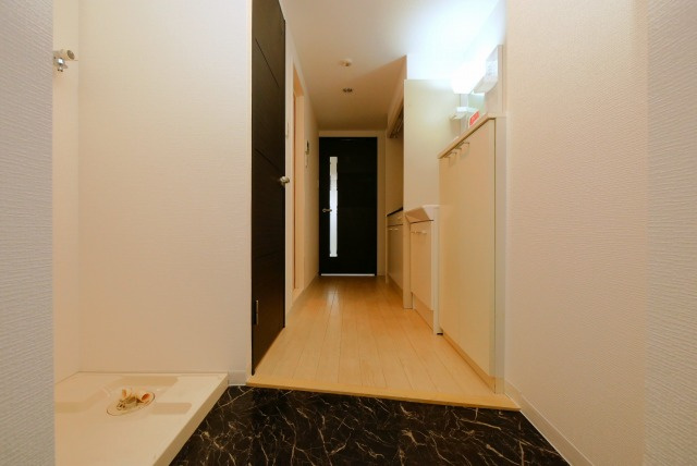 大阪市浪速区桜川４丁目の賃貸マンションの玄関