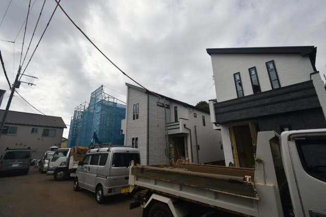 三鷹市牟礼3丁目の前面道路含む現地写真