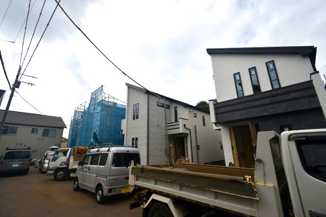 三鷹市牟礼3丁目の前面道路含む現地写真