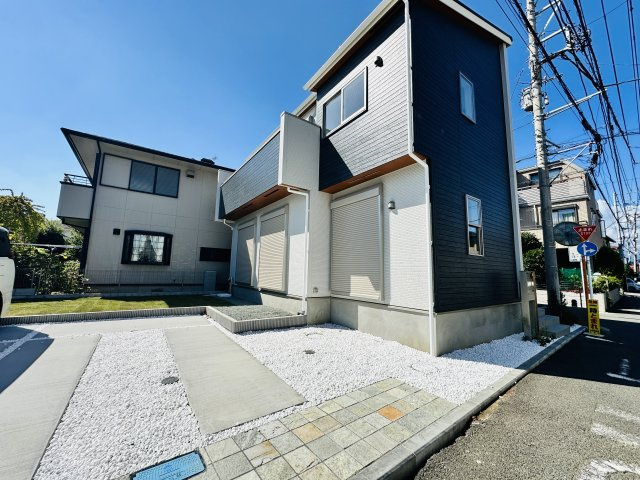 平塚市南原1丁目　敷地広々大型戸建ての外観