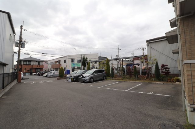 アーバンヒルズの駐車場