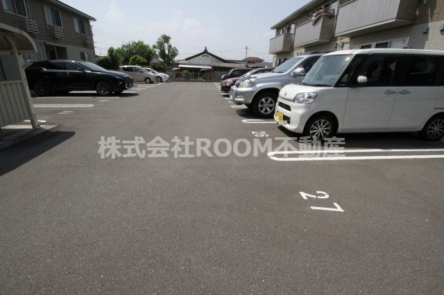 エル・グレイスの駐車場|カースペースがあります