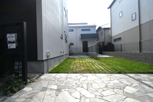 上荻3丁目・新築戸建の駐車場