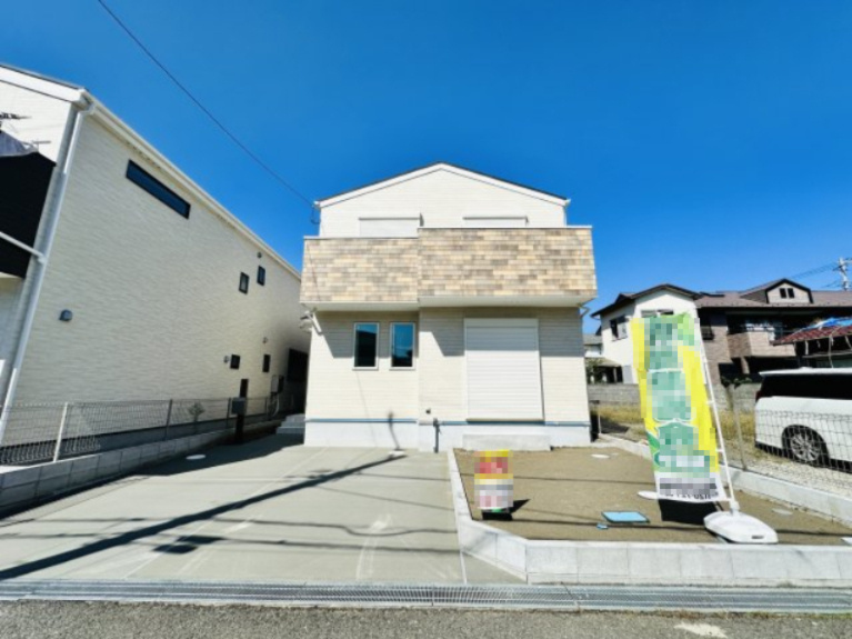 平塚市中里　敷地広々新築戸建ての外観