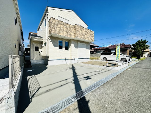 平塚市中里　敷地広々新築戸建ての前面道路含む現地写真