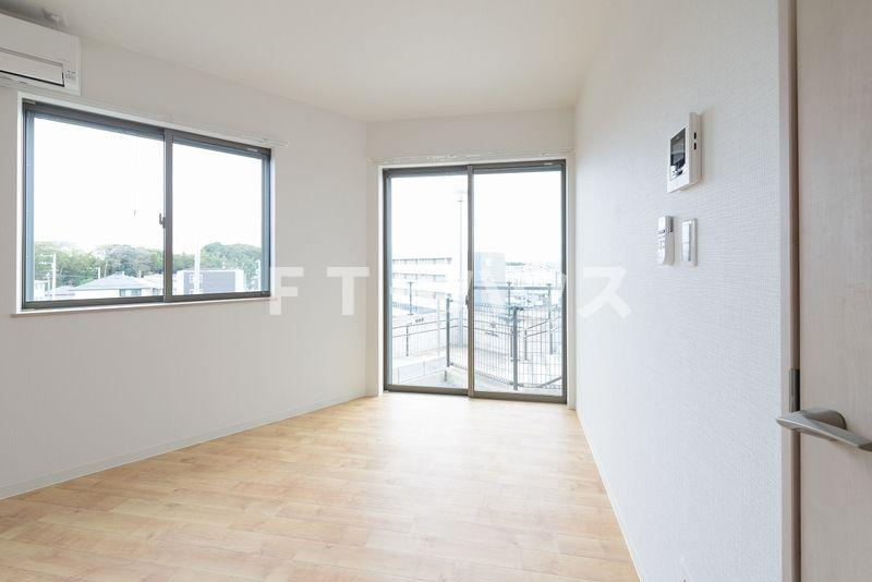 メゾンドアルクの居間・リビング