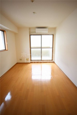 【居間・リビング】 | ボンジュール西九条 | ゆったり過ごせるリビングです