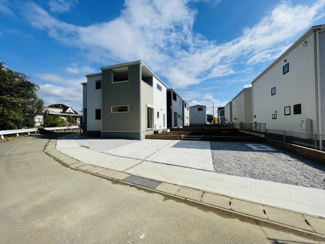 【前面道路含む現地写真】