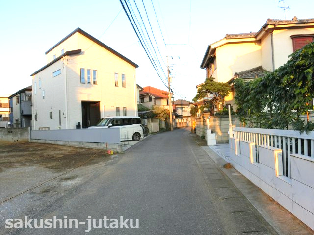 長作町　売地の前面道路含む現地写真|南東側公道面　約３平米のセットバック要