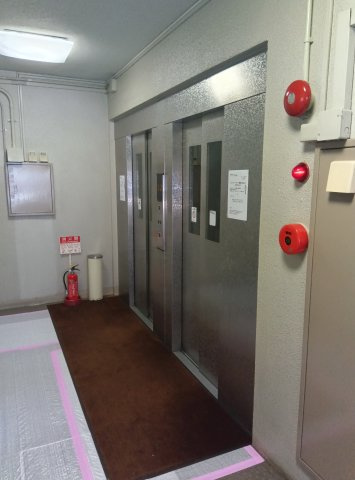 日興総持寺スカイマンションのその他共用部分|エレベーター2基あります。