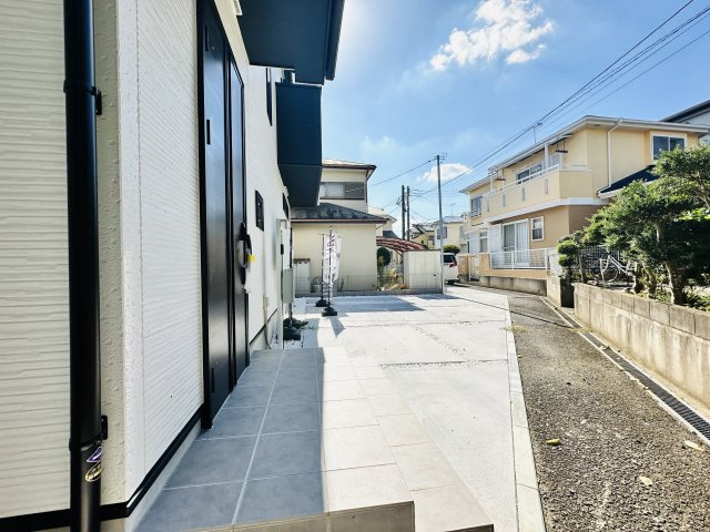 平塚市岡崎　敷地広々新築戸建ての駐車場