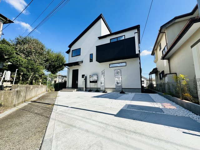 平塚市岡崎　敷地広々新築戸建ての外観