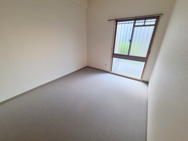 生駒東松ヶ丘アーバンコンフォートの洋室