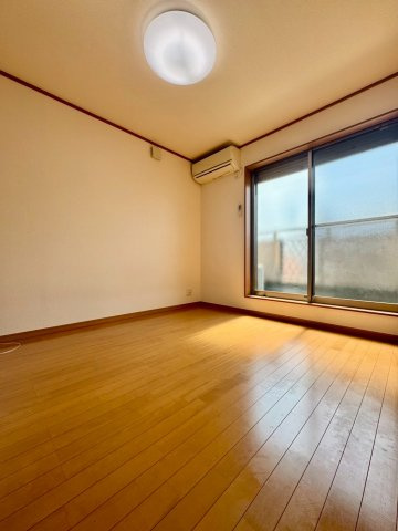 寝屋川市池田１丁目の洋室