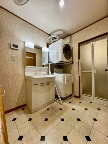 寝屋川市池田１丁目の脱衣所|ゆったりした広さのある洗面室