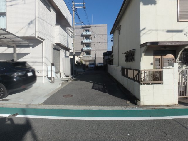 田町　新築戸建の前面道路含む現地写真|前面道路（私道）幅員約4.2ｍ