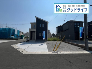 【前面道路含む現地写真】