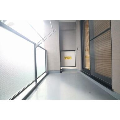 【バルコニー】 | レクセル海老名 | 暖かな日差しのふりそそぐバルコニー