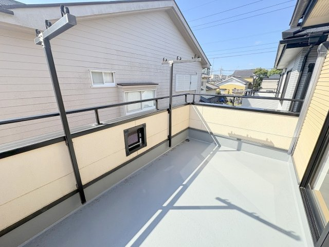 三郷市早稲田7丁目　中古戸建のバルコニー|南向きのワイドバルコニー